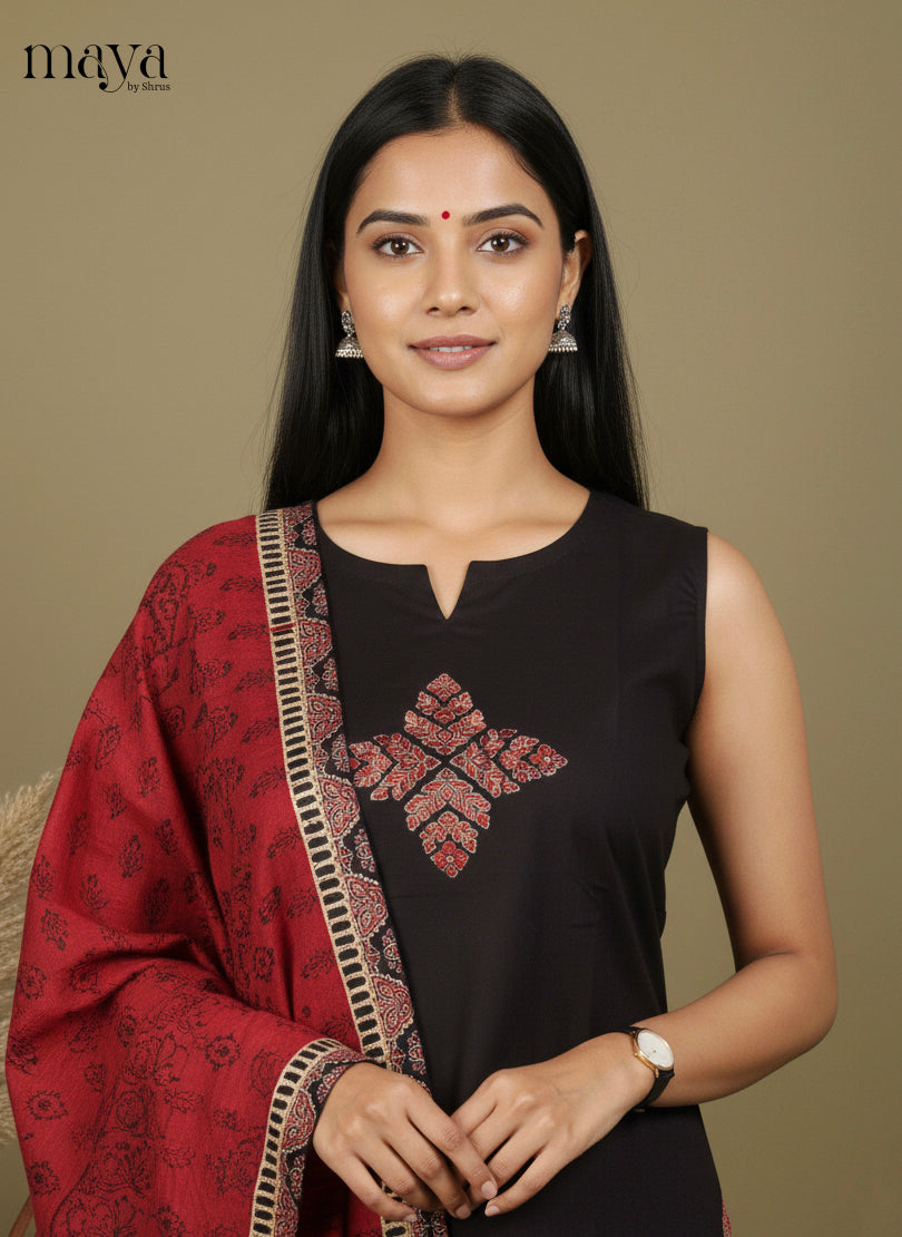Comfy Black Sleeveless Salwar Suit Set With Patchworks & Printed Dupatta