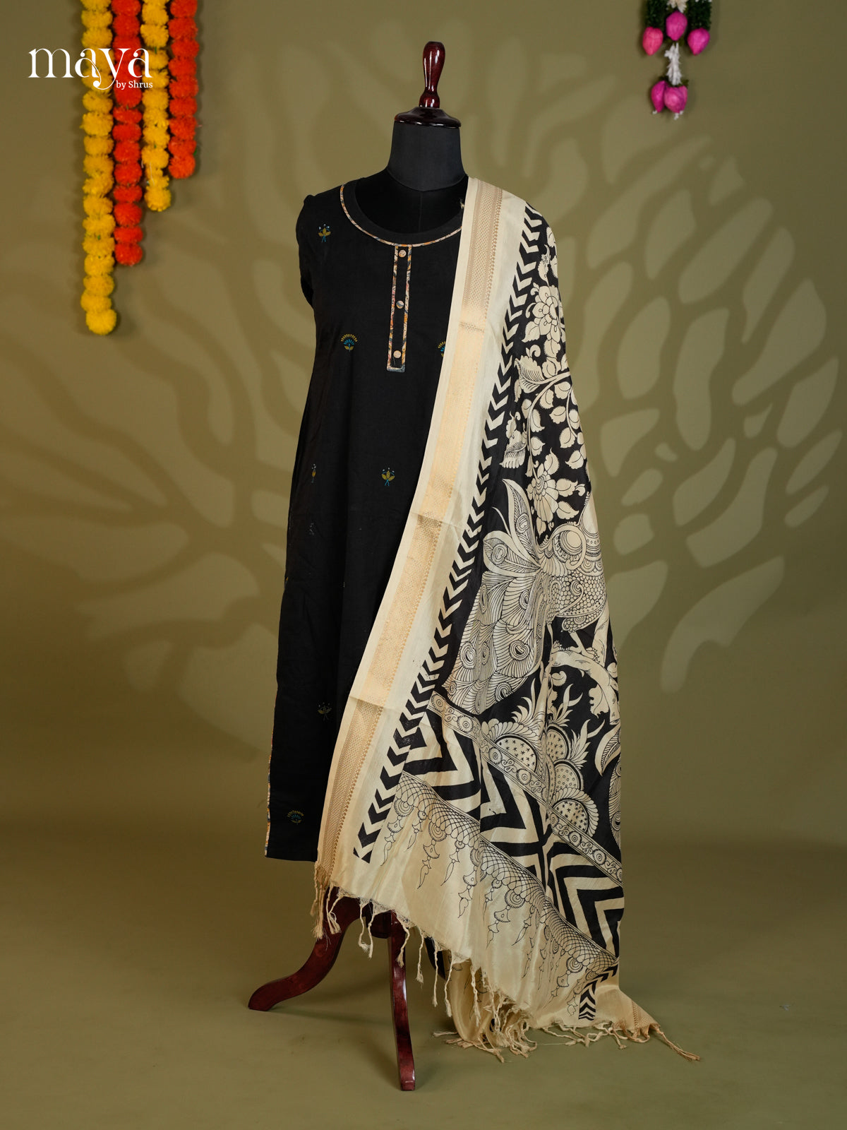 MEA24097-Penkalamkari Dupatta