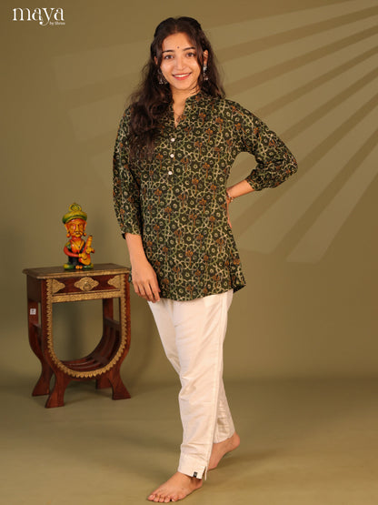 Floral Printed Green Rayon Short Kurti - Shop on Shrus.com