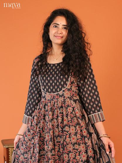 Floral Printed Black Cotton Kurti - Shop on Shrus.com