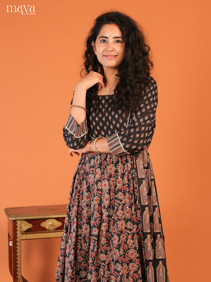 Floral Printed Black Cotton Kurti - Shop on Shrus.com
