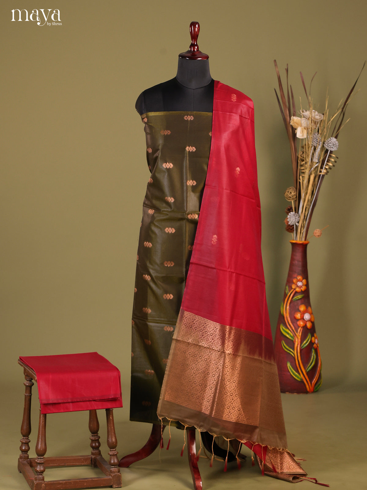 Green & Red -Semi silkcotton salwar unstitch