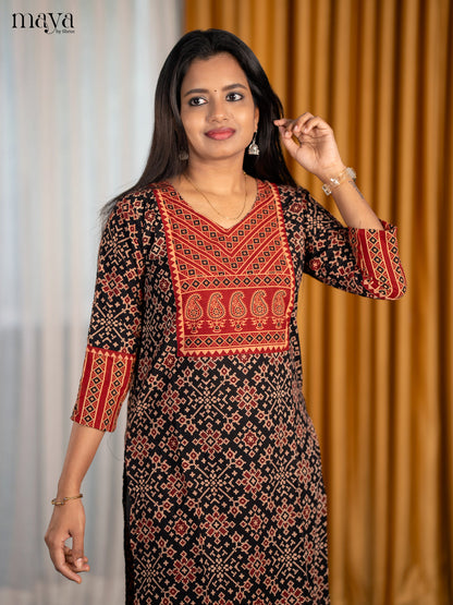 Pretty Black & Red Cotton Readymade Long Kurti