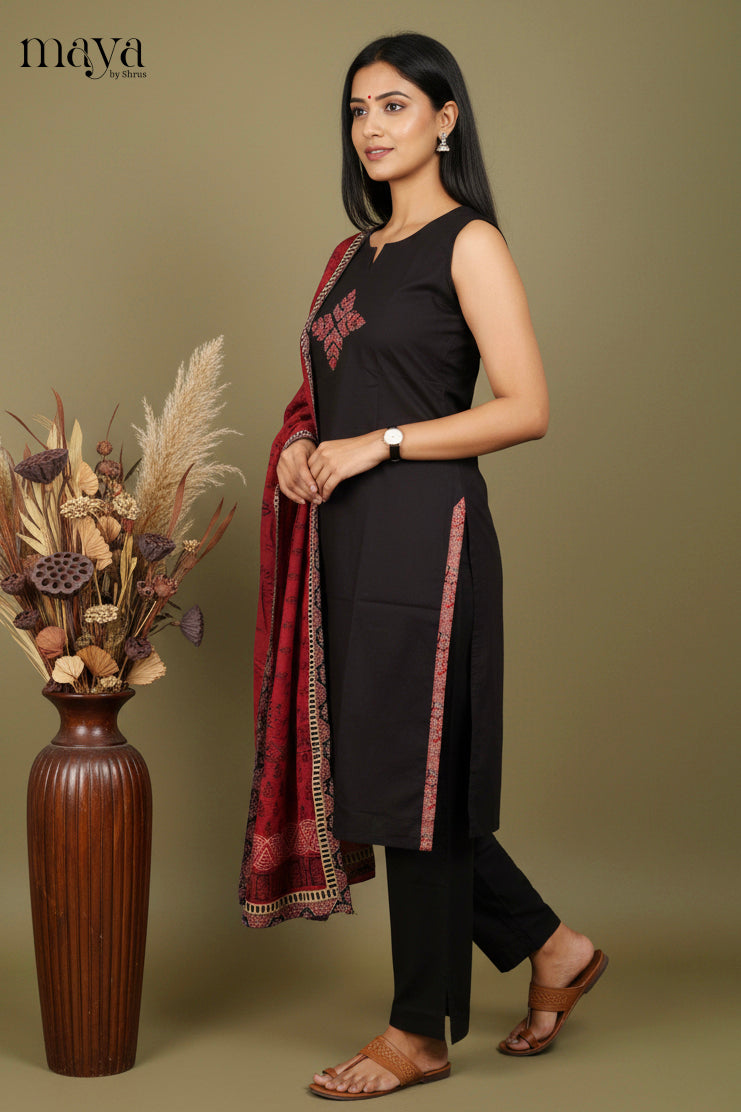 Comfy Black Sleeveless Salwar Suit Set With Patchworks & Printed Dupatta