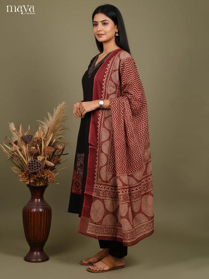Striking Black Salwar Suit With V Neck & Maroon Printed Dupatta