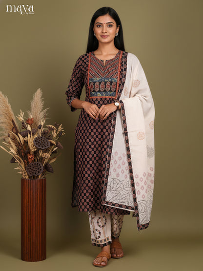 Modern Charcoal Readymade 3 Piece Salwar Suit Set With Yoke Neck