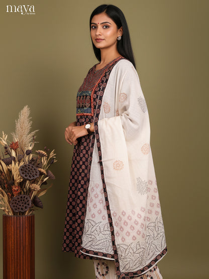 Modern Charcoal Readymade 3 Piece Salwar Suit Set With Yoke Neck