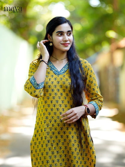 Readymade Kurti - MEE07021