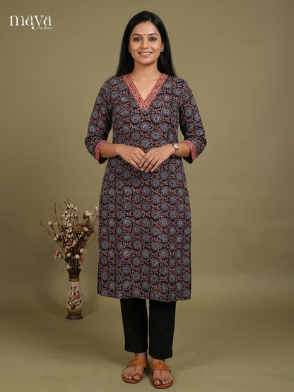 Readymade Kurti - MEE07022
