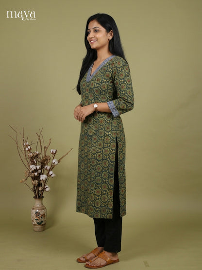 Readymade Kurti - MEH17004