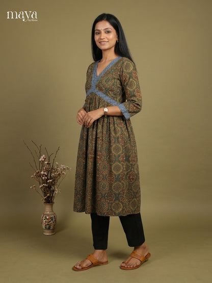 Readymade Kurti - MEH17023
