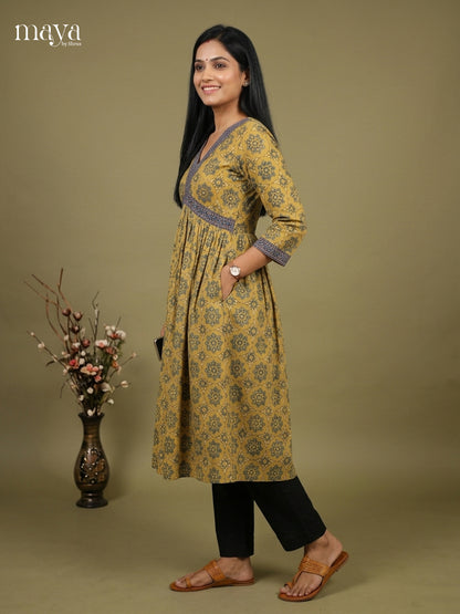 Readymade Kurti - MEH17027
