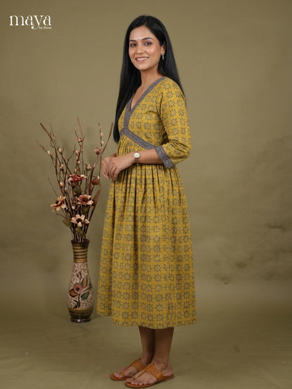 Readymade Kurti - MEH17030